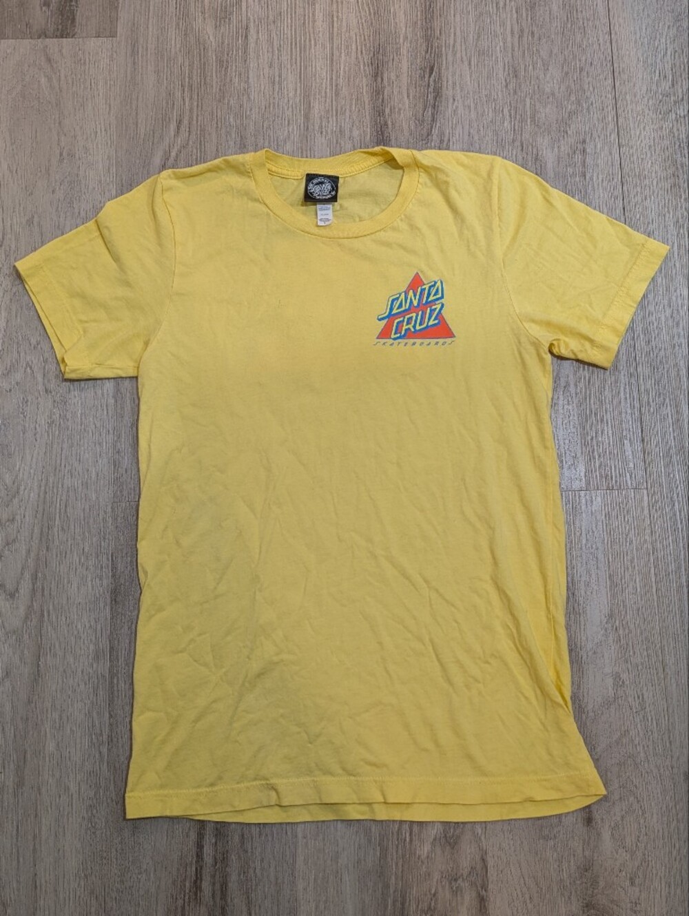 ✨3/$20✨ Santa Cruz Skateboards Yellow Graphic T-Shirt - Size Small